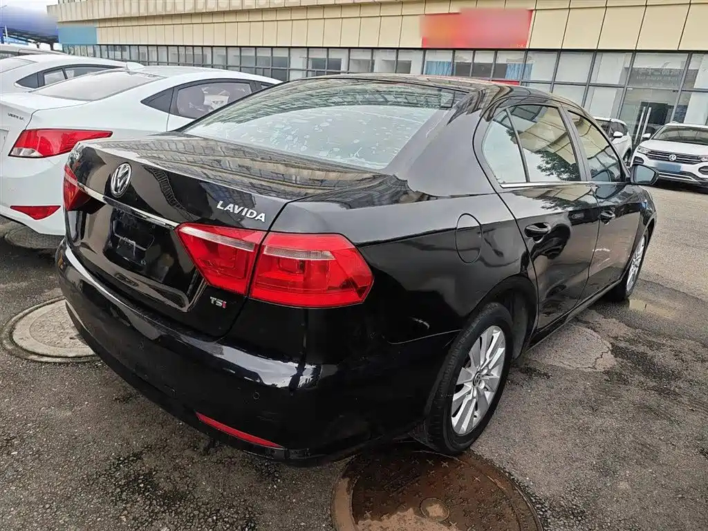 VOLKSWAGEN LAVIDA 2013