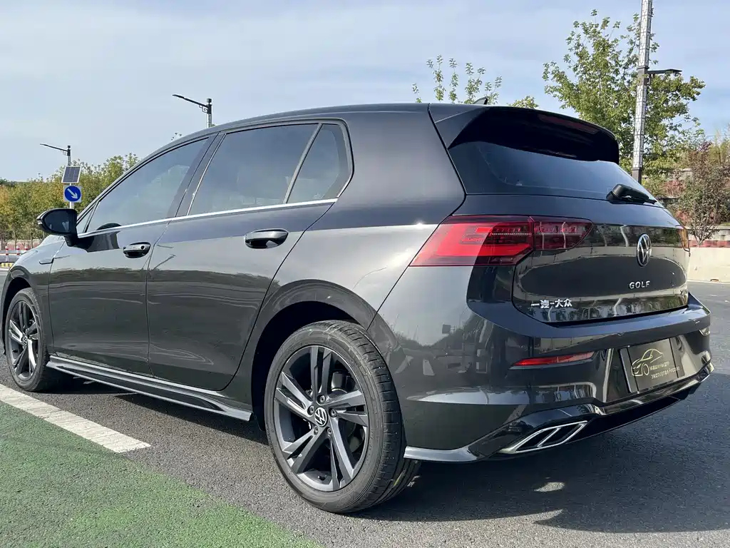 VOLKSWAGEN GOLF 2022