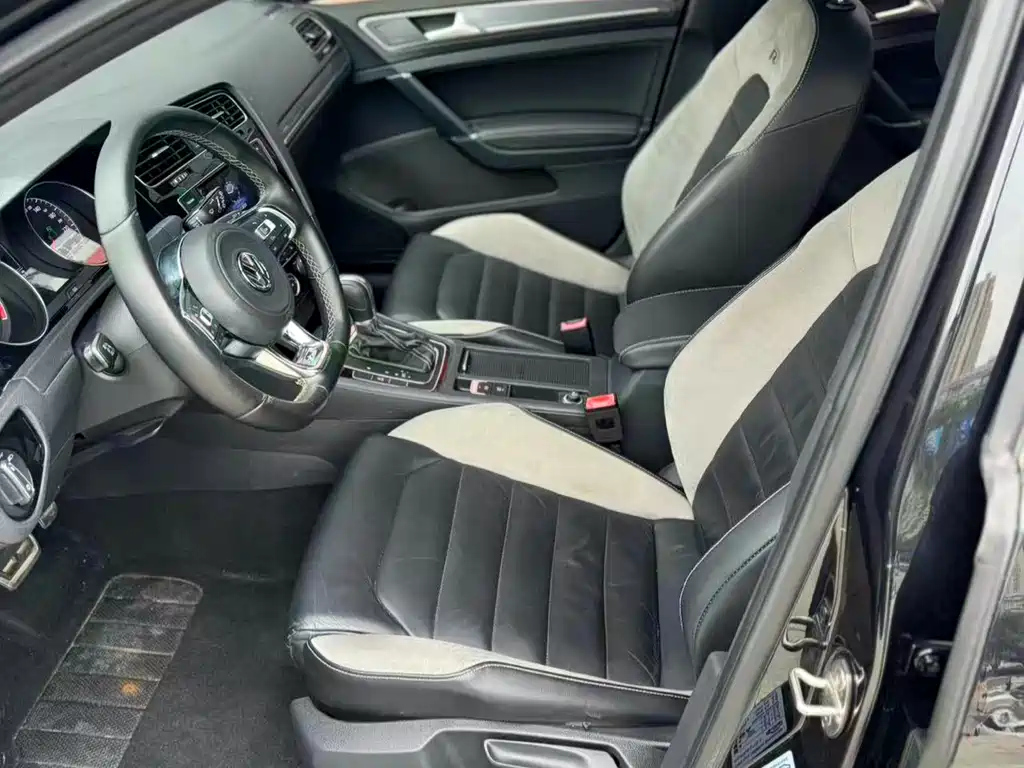 VOLKSWAGEN GOLF 2015