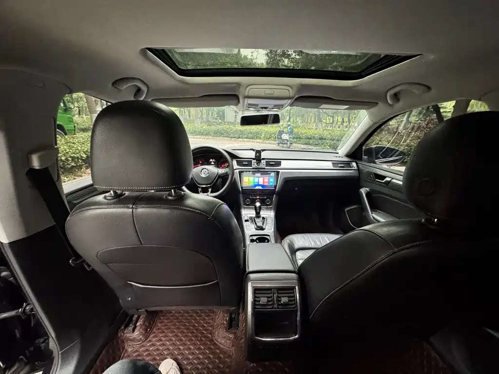 VOLKSWAGEN PASSAT 2017