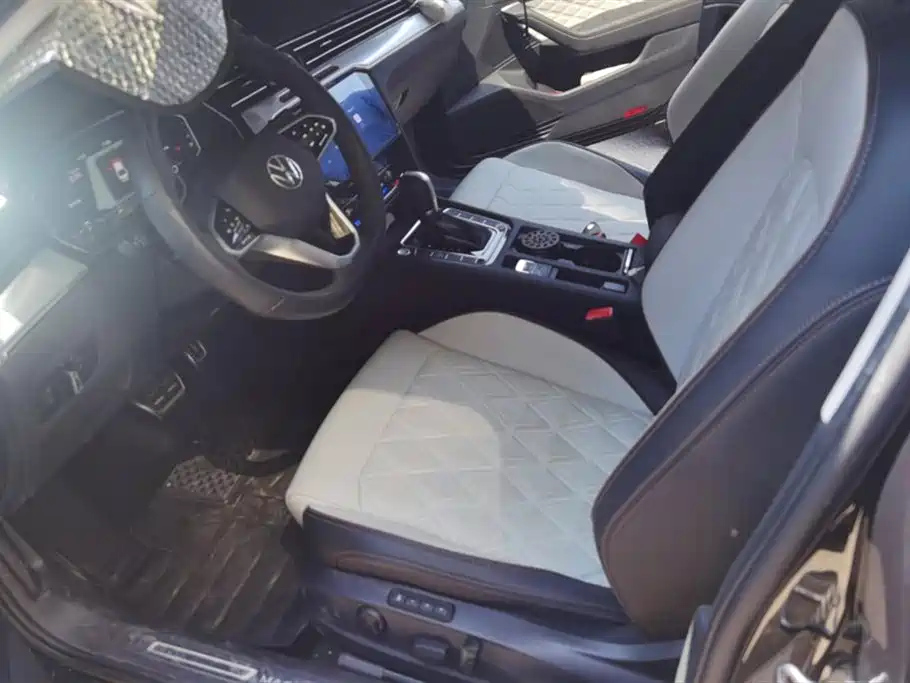 VOLKSWAGEN MAGOTAN 2023