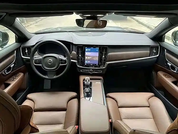 VOLVO S90 2022