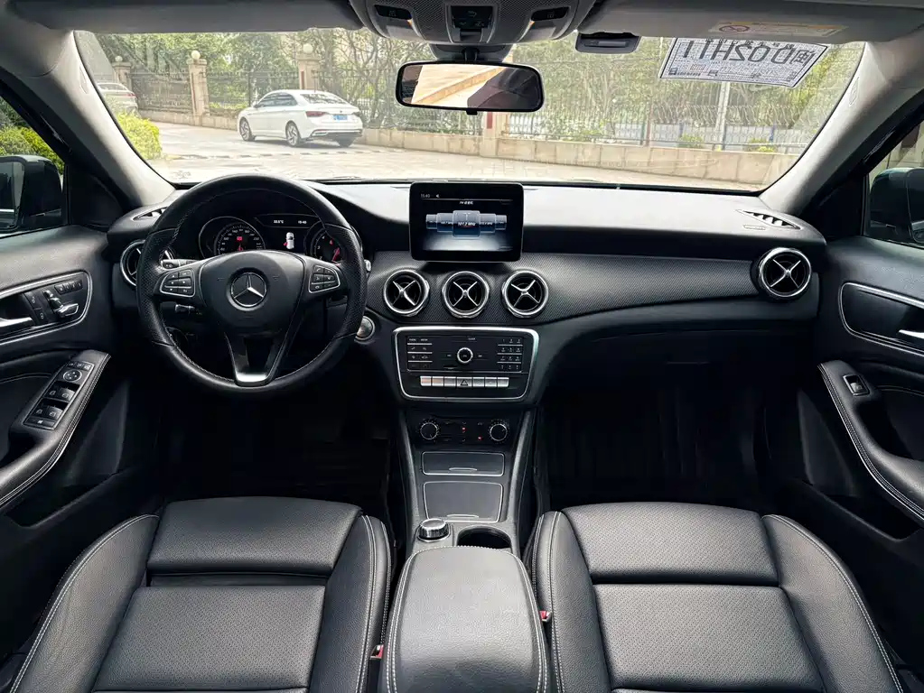 MERCEDES BENZ GLA 2019