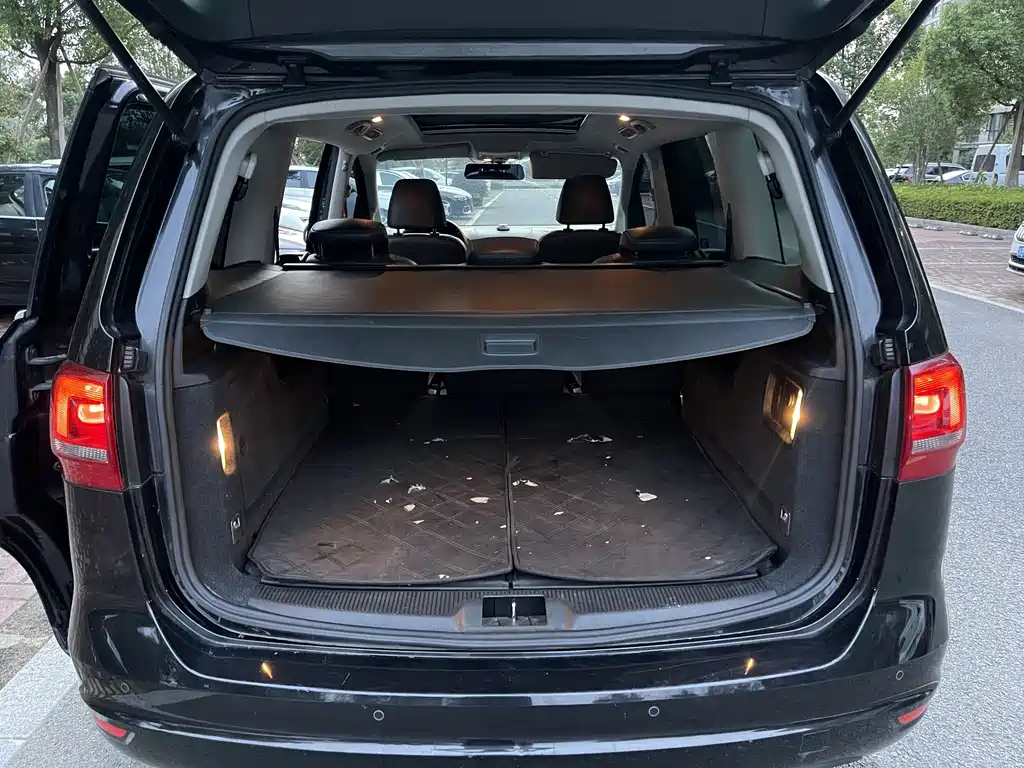 VOLKSWAGEN SHARAN 2012