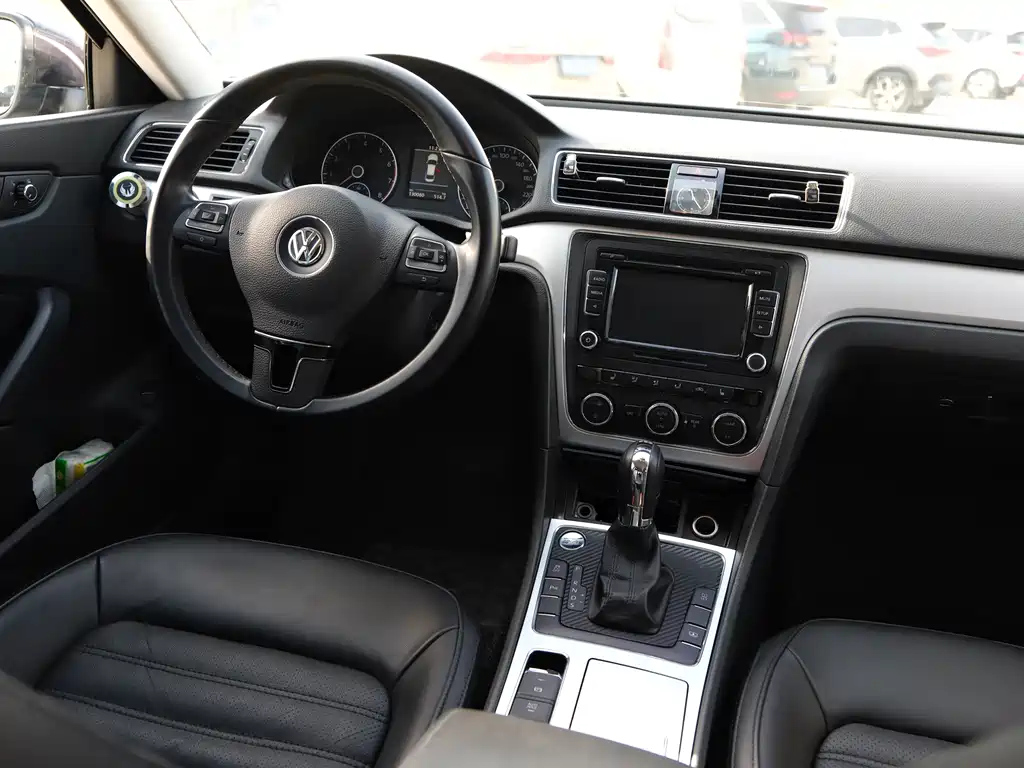 VOLKSWAGEN PASSAT 2015