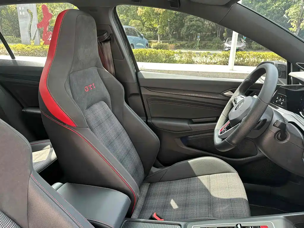 VOLKSWAGEN GOLF GTI 2021