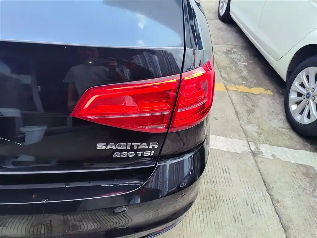 VOLKSWAGEN SAGITAR 2016