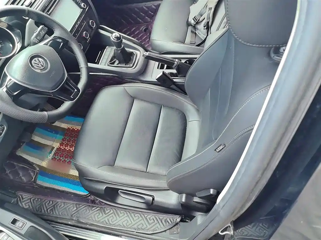 VOLKSWAGEN SAGITAR 2016