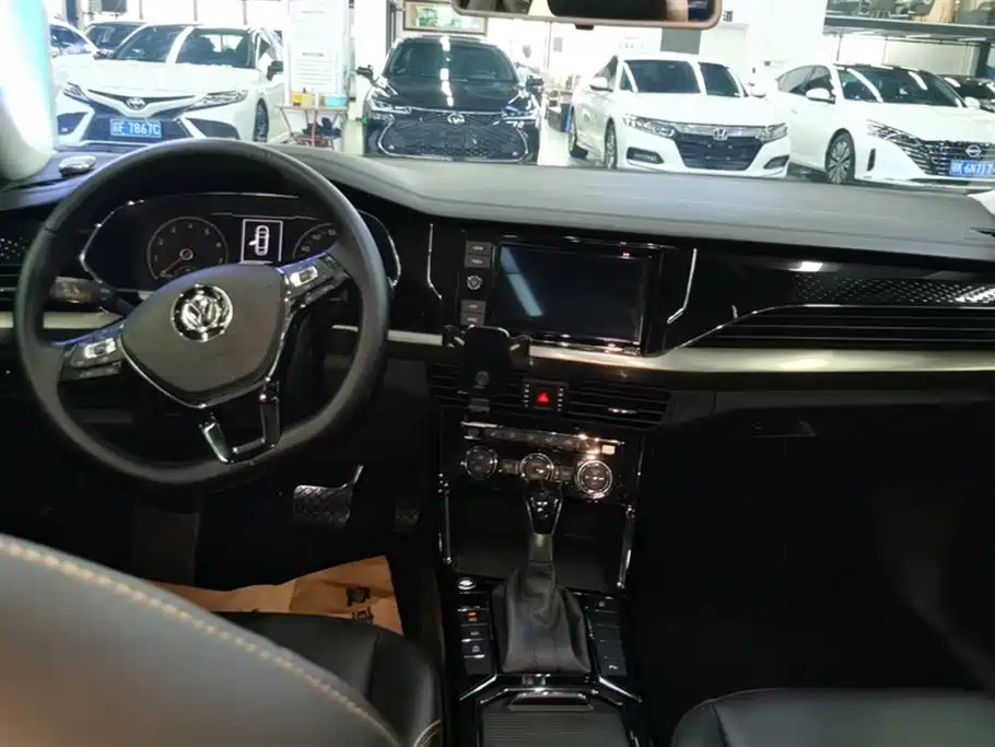 VOLKSWAGEN PASSAT 2020