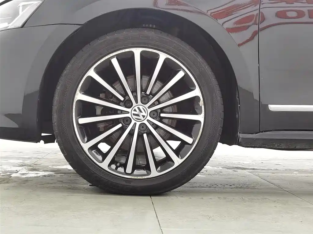 VOLKSWAGEN PASSAT 2015
