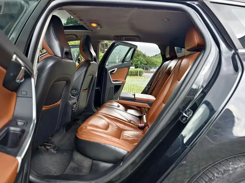 VOLVO V60 2013