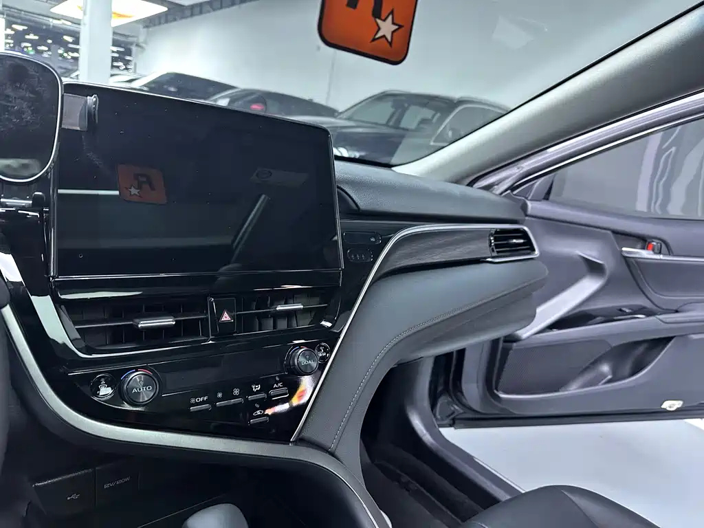 TOYOTA CAMRY 2023