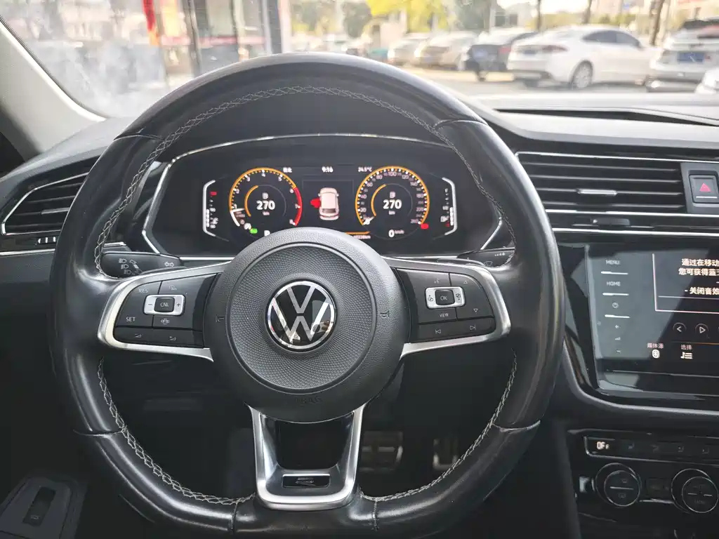 VOLKSWAGEN TIGUAN L 2021