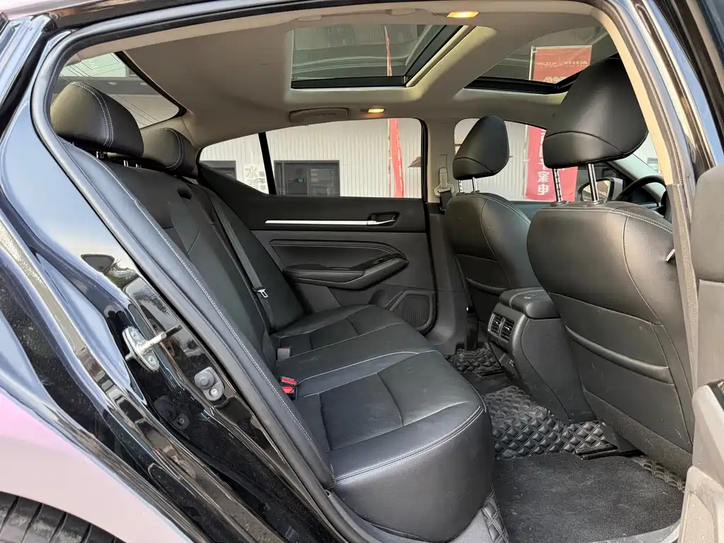 NISSAN TEANA 2022