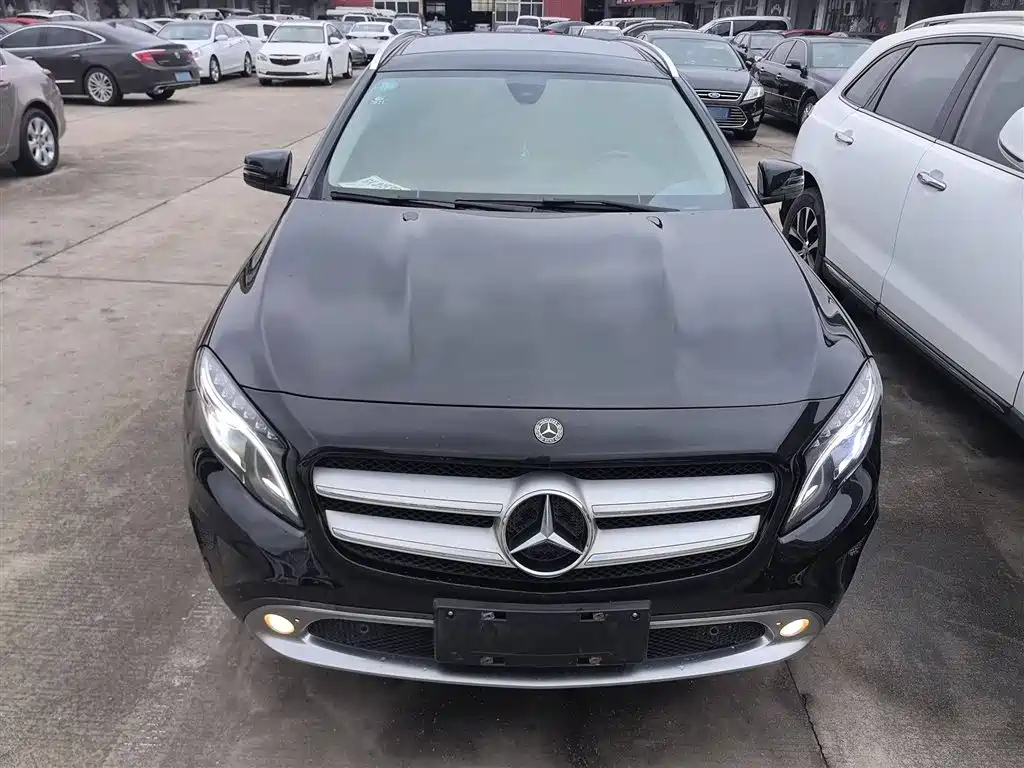 MERCEDES BENZ GLA 2017