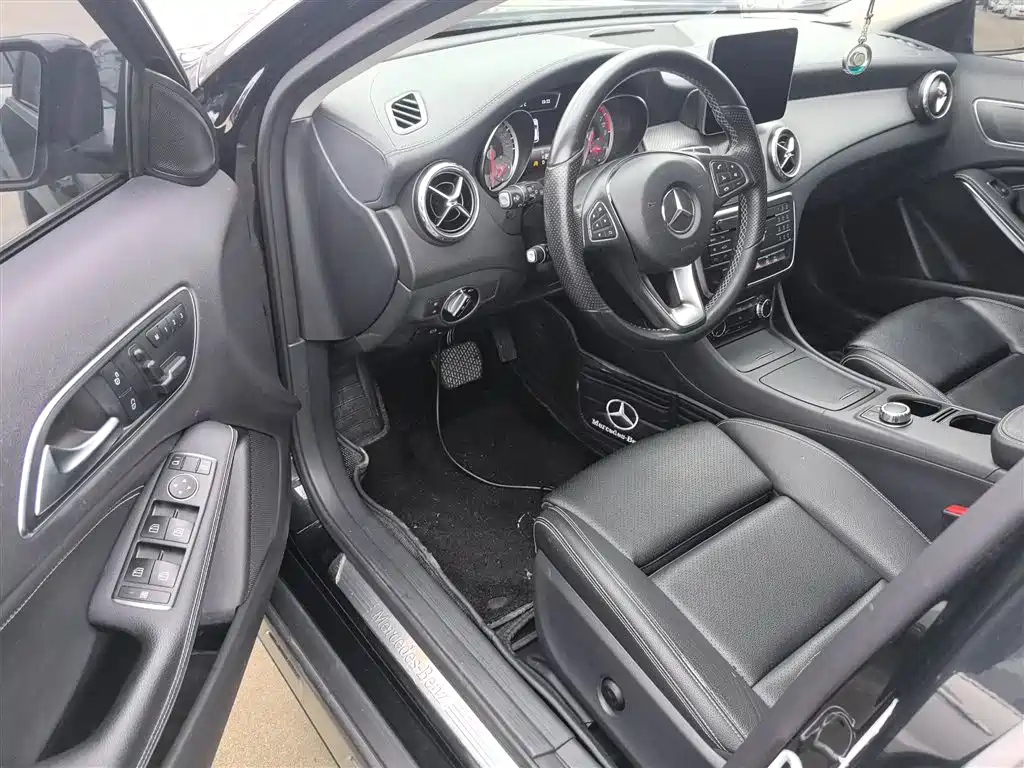 MERCEDES BENZ GLA 2017