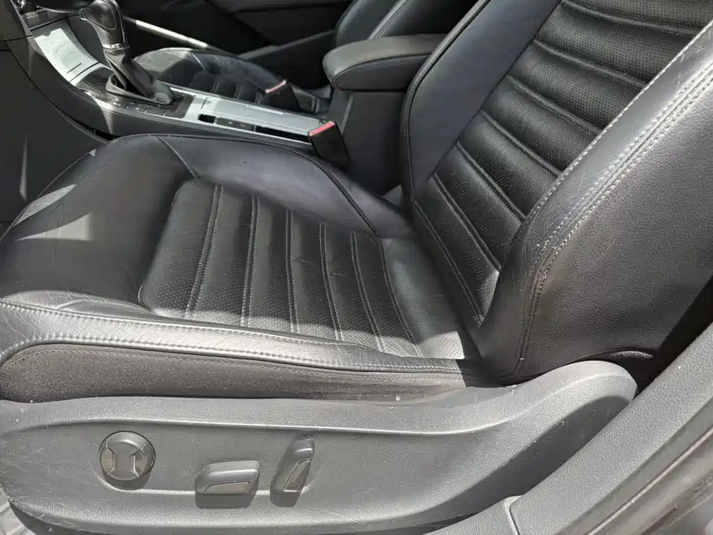 VOLKSWAGEN PASSAT 2013