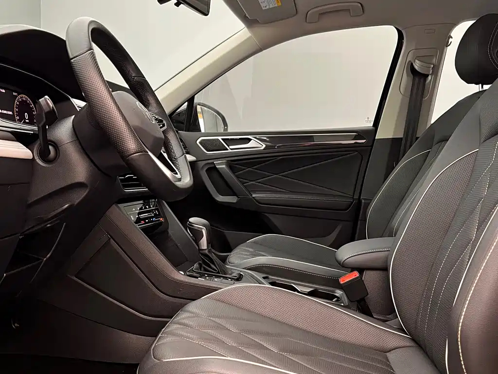 VOLKSWAGEN TIGUAN L 2023