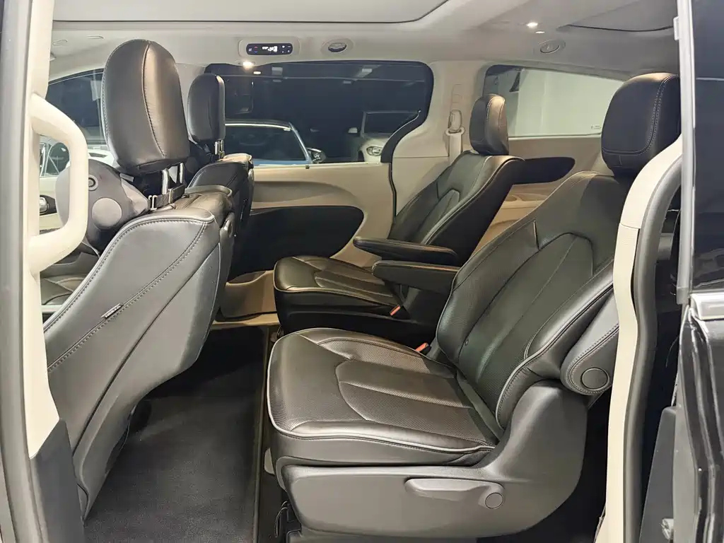 CHRYSLER BIG 捷龙PHEV IMPO 2025