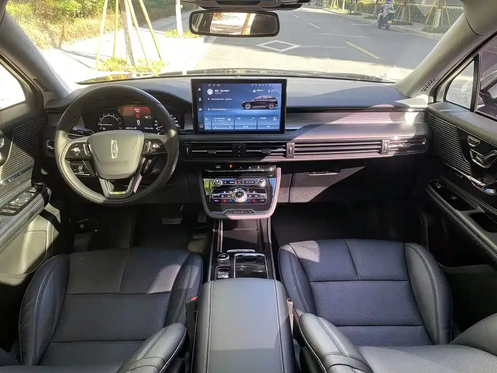 LINCOLN ADVENTURER 2021