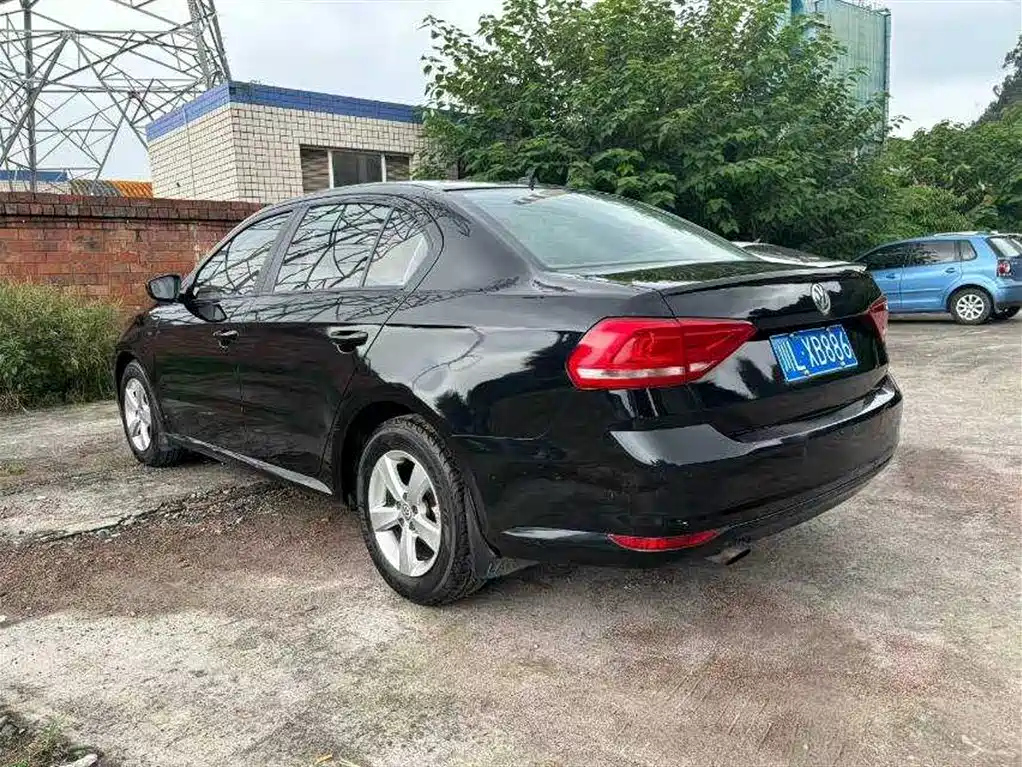 VOLKSWAGEN LAVIDA 2015