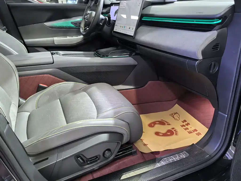 LYNK&CO 08 NEW ENERGY 2025