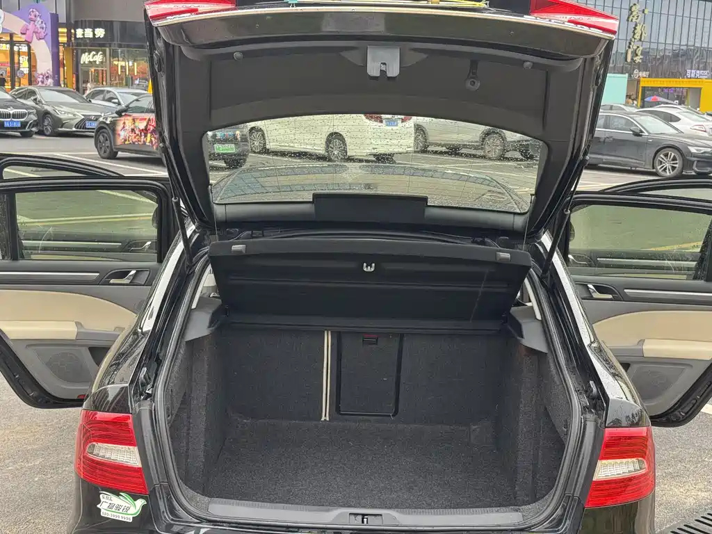 SKODA SUPERB 2013