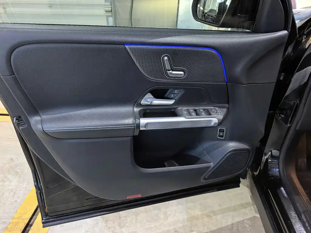 MERCEDES BENZ GLB 2022