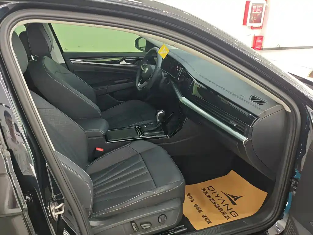 VOLKSWAGEN PASSAT 2025