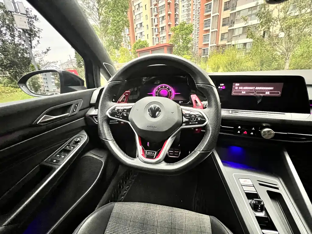 VOLKSWAGEN GOLF GTI 2021