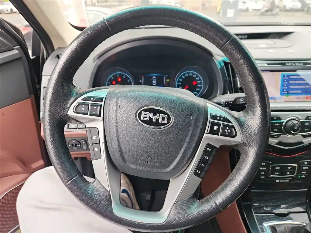 BYD SURUI 2015