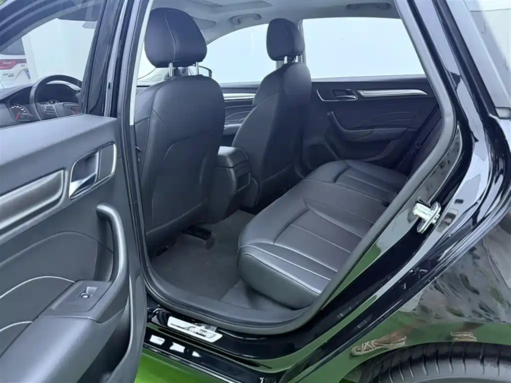 ROEWE I6 2017