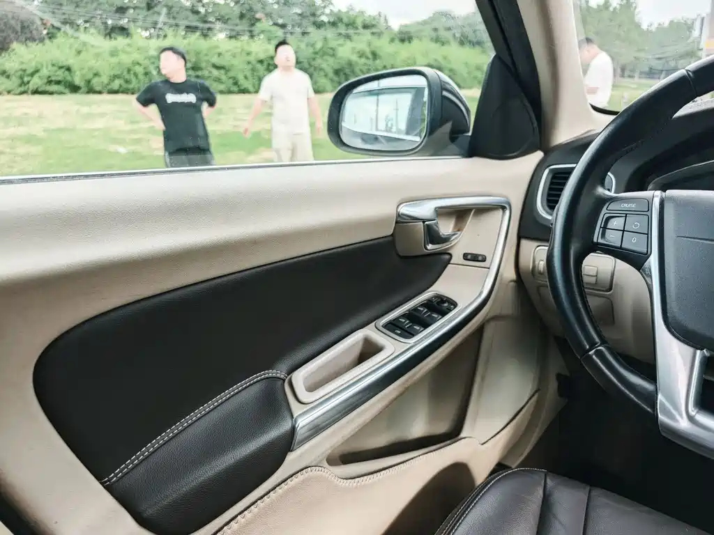 VOLVO S60 2015