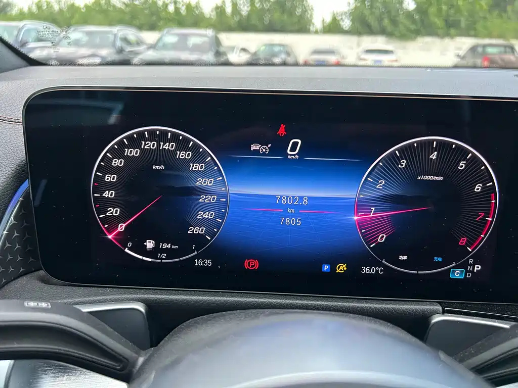 MERCEDES BENZ GLB 2024