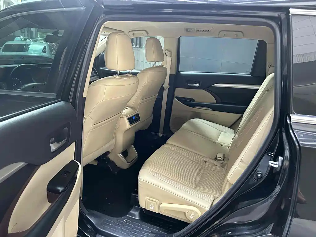 TOYOTA HIGHLANDER 2016