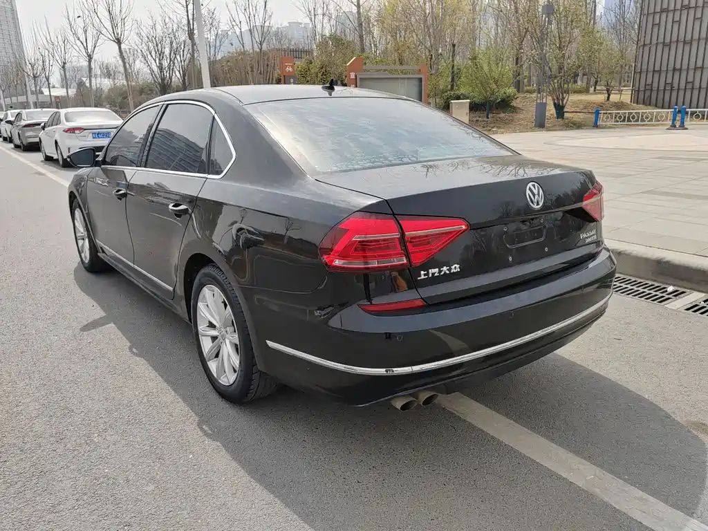 VOLKSWAGEN PASSAT 2018
