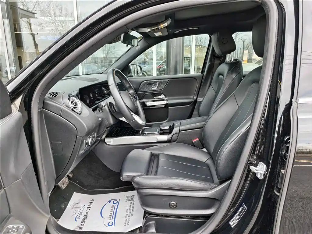 MERCEDES BENZ GLB 2023