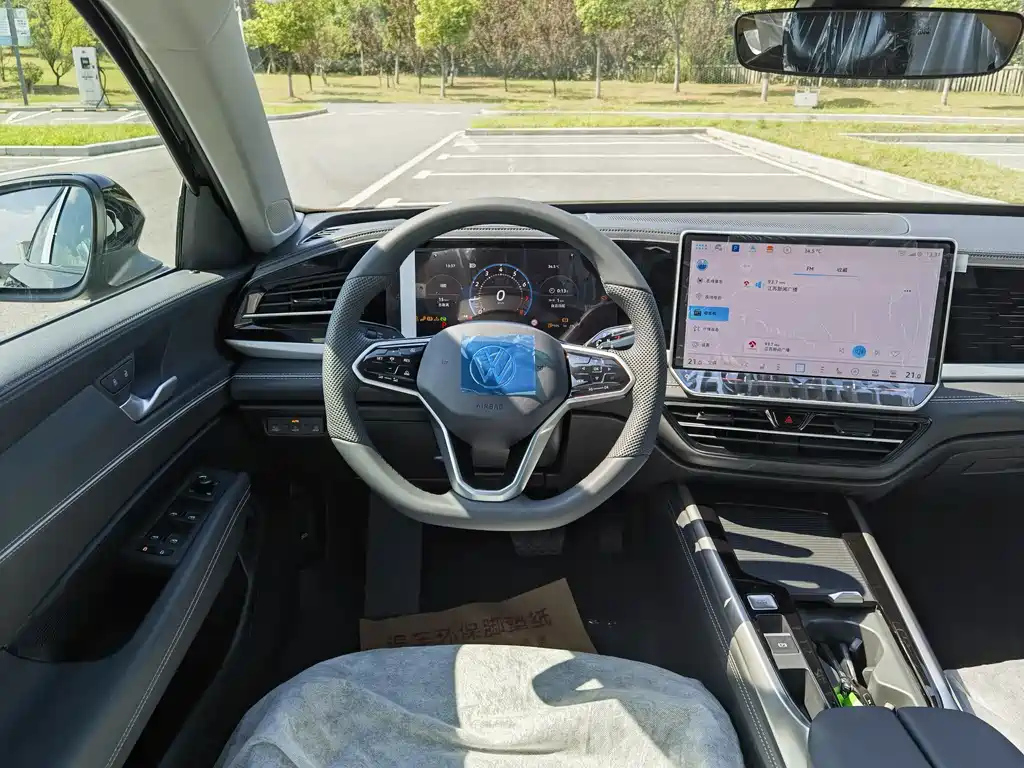 VOLKSWAGEN PASSAT 2025