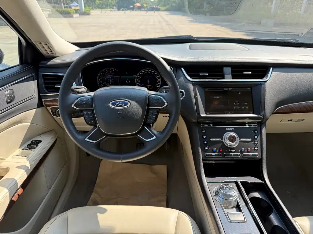 FORD TAURUS 2015