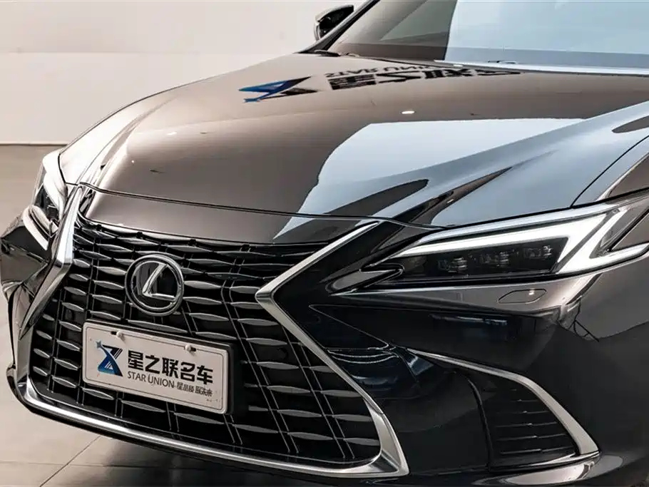 LEXUS ES 2025