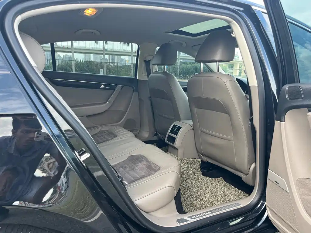 VOLKSWAGEN MAGOTAN 2015