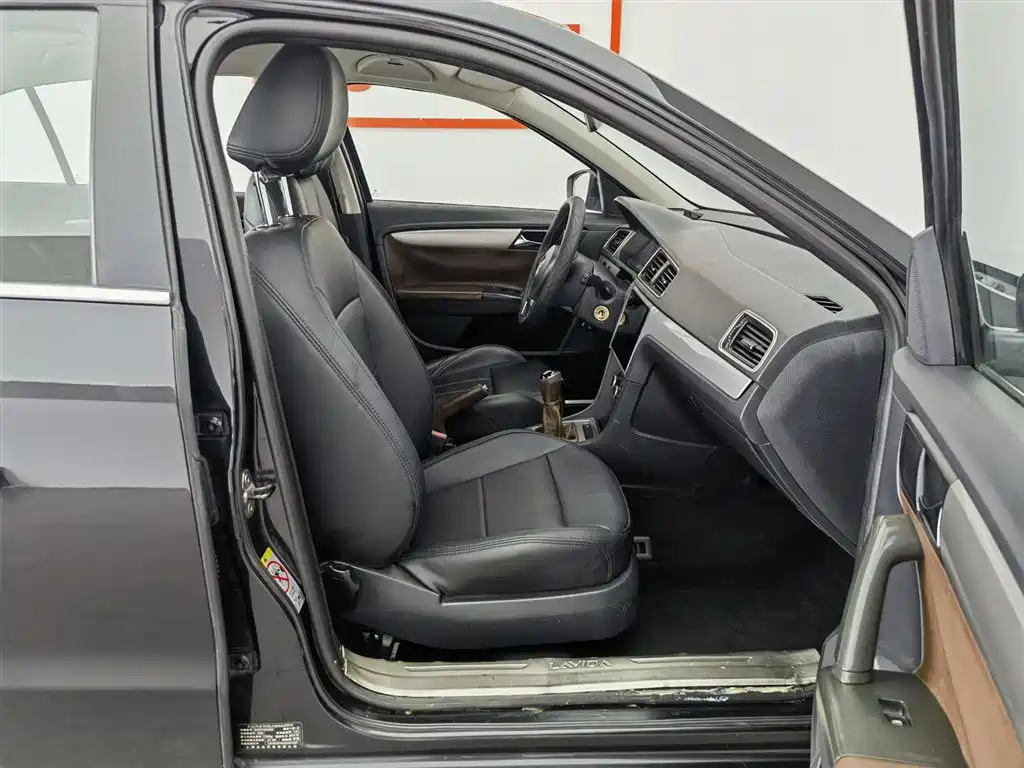 VOLKSWAGEN LAVIDA 2013