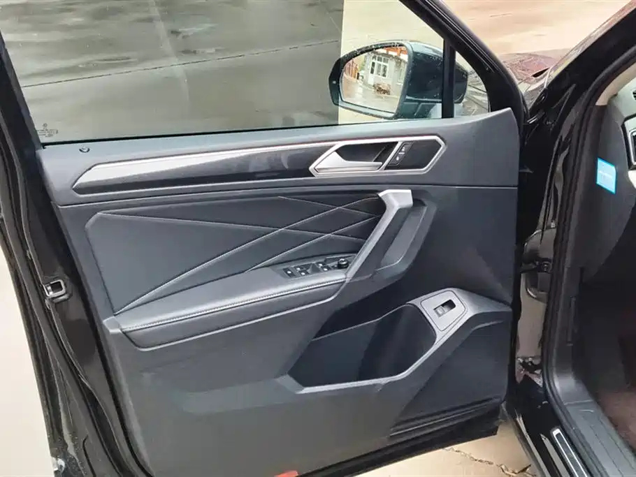 VOLKSWAGEN TIGUAN L 2024