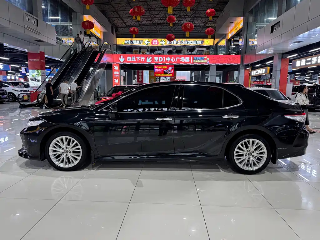 TOYOTA CAMRY 2019