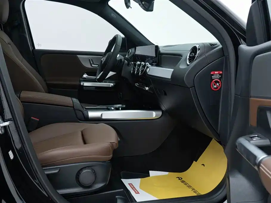 MERCEDES BENZ GLB 2024