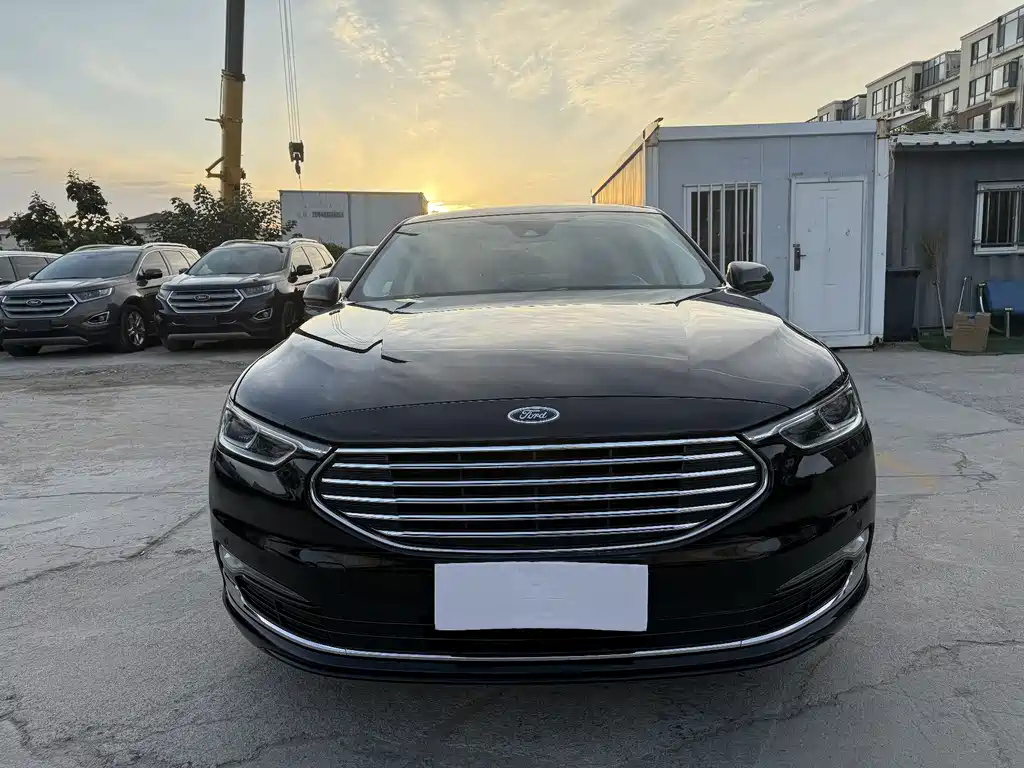 FORD TAURUS 2021
