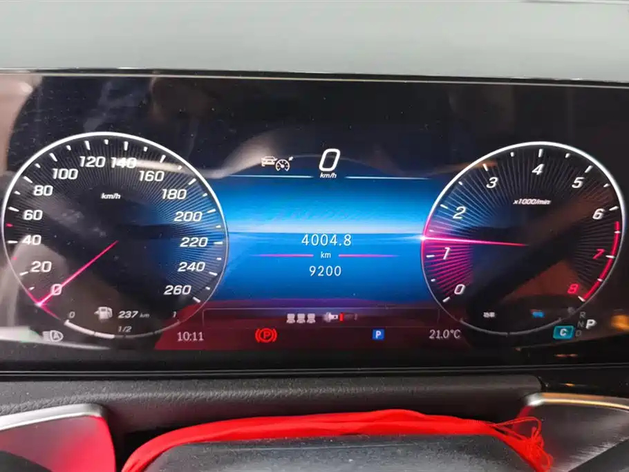 MERCEDES BENZ GLB 2025