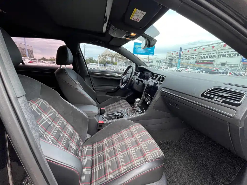 VOLKSWAGEN GOLF GTI 2018