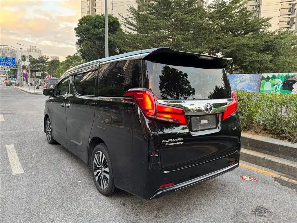 TOYOTA ALPHARD 2018