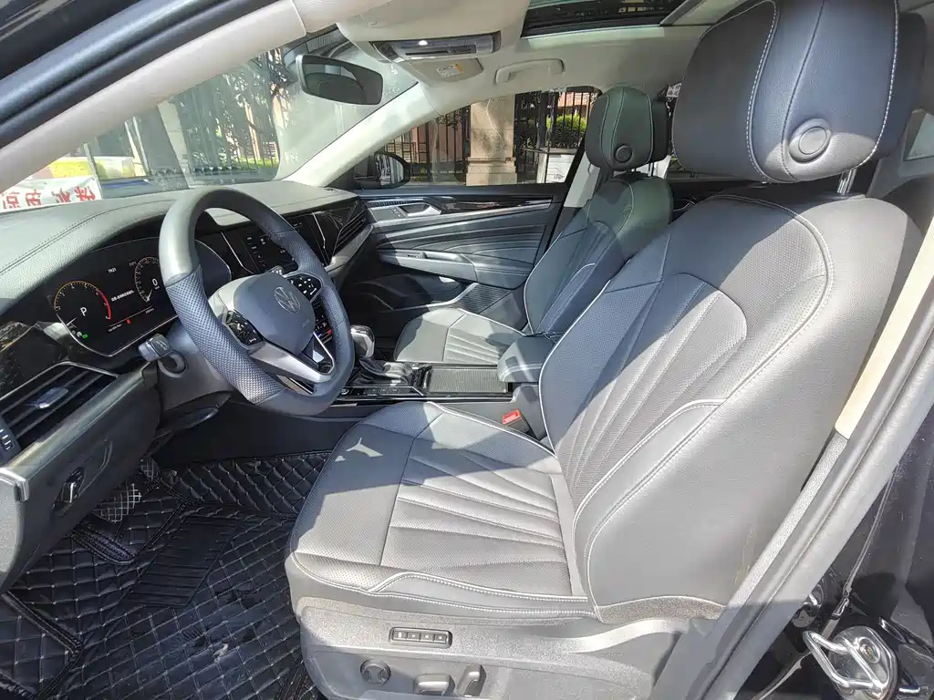 VOLKSWAGEN PASSAT 2024